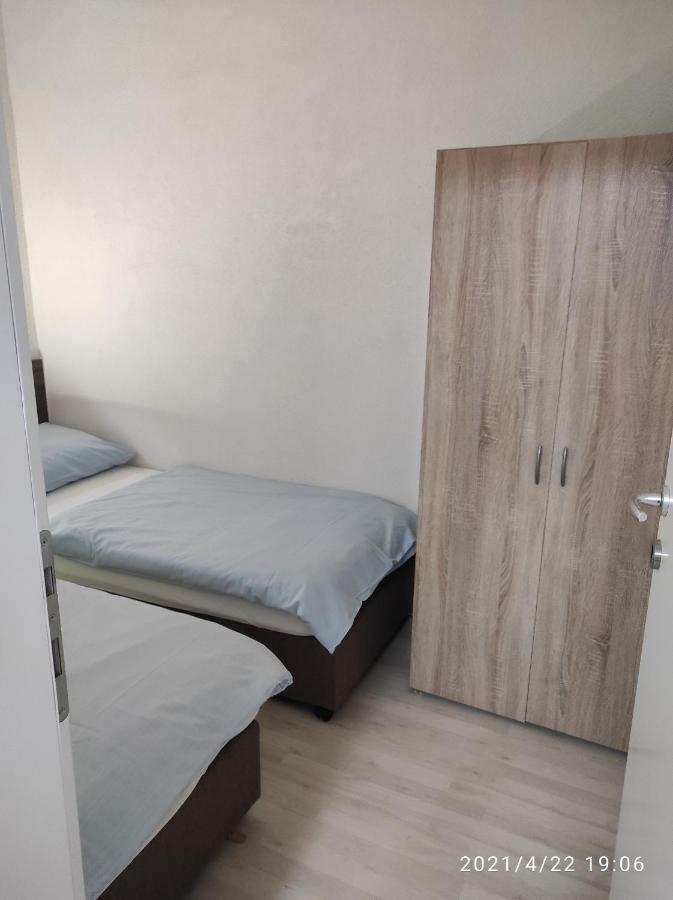 Apartmani Quattro Starigrad Paklenica Exterior foto