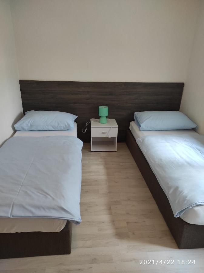 Apartmani Quattro Starigrad Paklenica Exterior foto